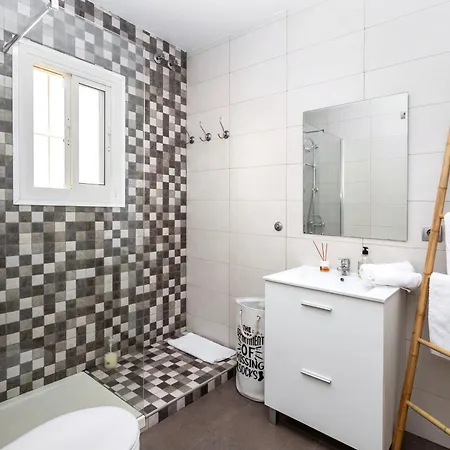 Modern In The Centre *